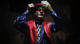 De l'autre côté du rideau : Exposition Photographique d'Agathe Catel à la galerie du Bar à Photo de Montpellier